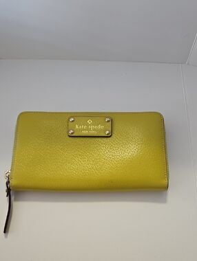 kate spade yellow-green leather zip wallet with gold plaque